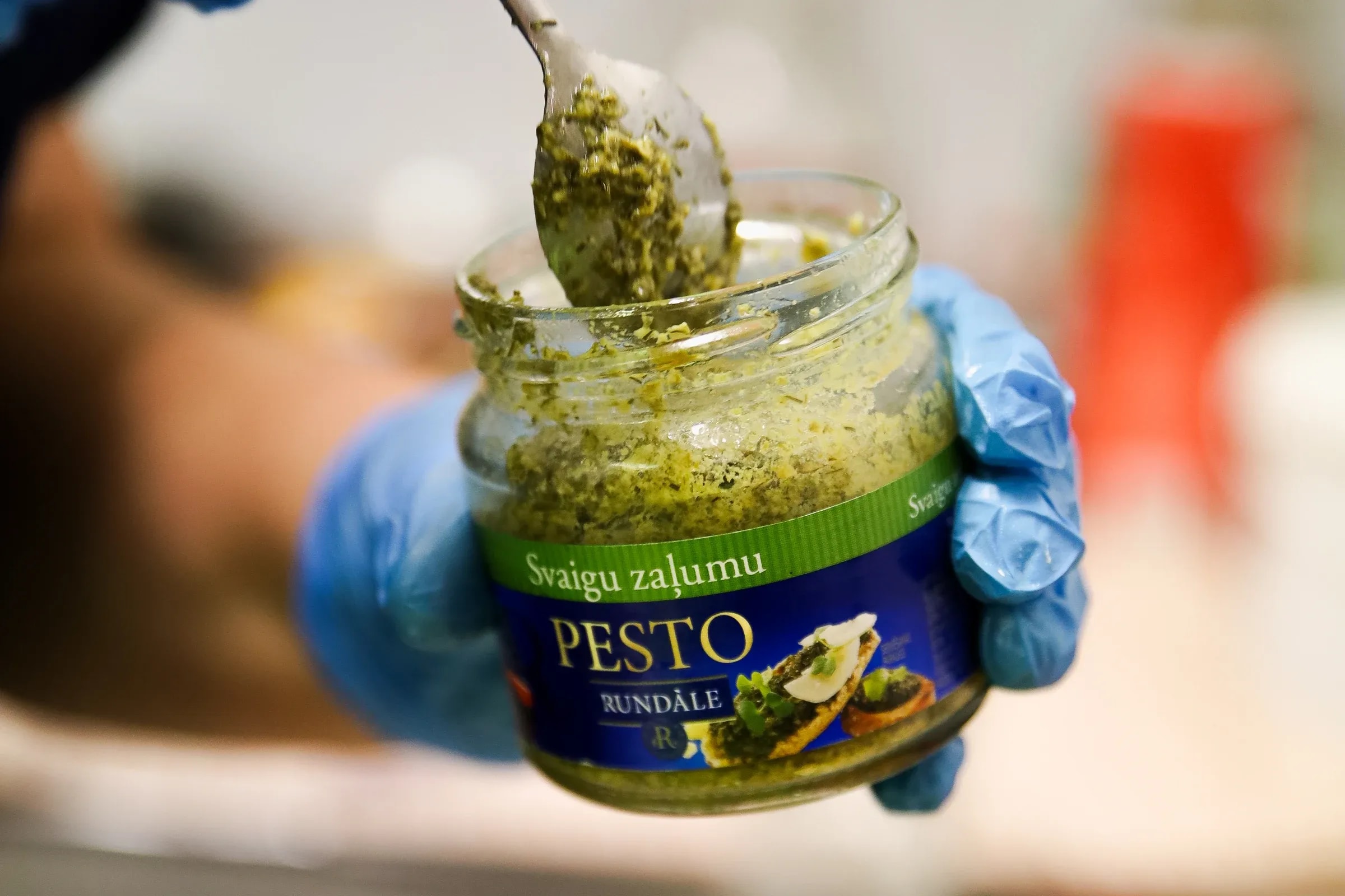 Pievieno pesto, 1. attēls
